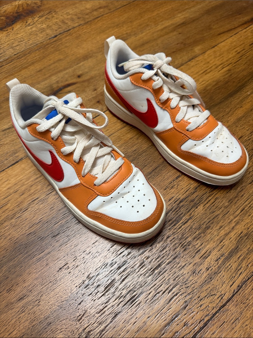 Nike Kids Low-Top Sneakers in White, Orange & Red